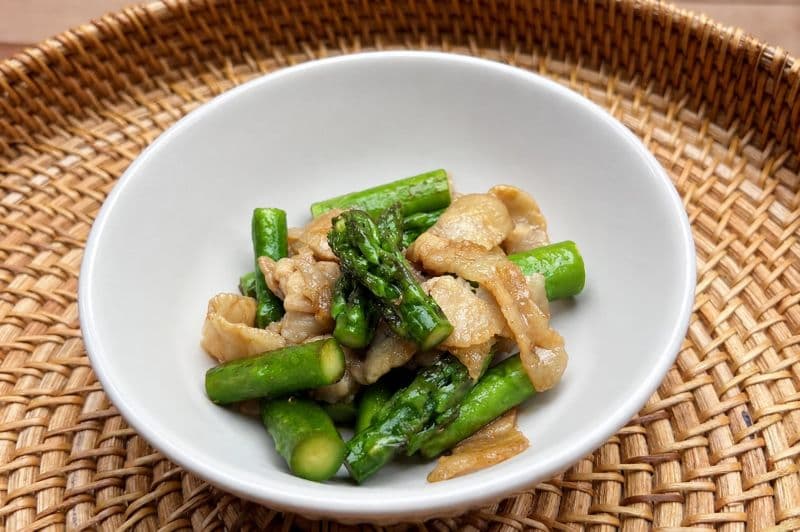 アスパラと豚肉のオカケン炒め